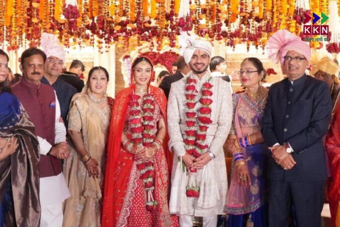 Shivraj Singh Chouhan Son Marriage: Chief Minister Shivraj Singh Chouhan Blesses His Son and Daughter-in-Law with an Eighth Vow