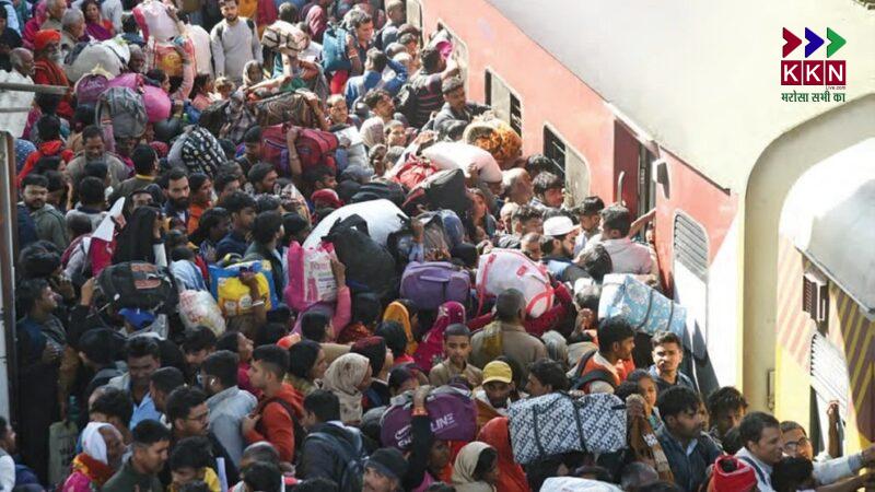 Mahakumbh 2025: Final Day Approaching, Massive Crowd at Railway Stations as Devotees Rush to Prayagraj