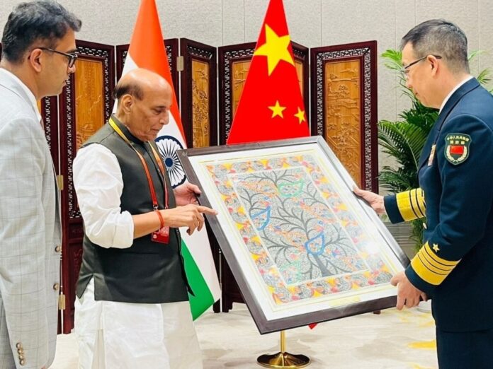 Rajnath Singh Presents Special Gift to Chinese Defense Minister at SCO Defense Ministers' Meet