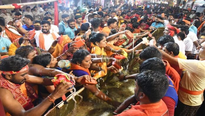 Devotees Throng Baba Garib Nath Temple in Muzaffarpur