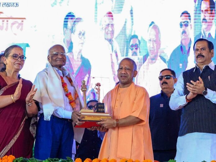 CM Yogi Adityanath Pays Tribute to Kargil Martyrs on Kargil Vijay Diwas