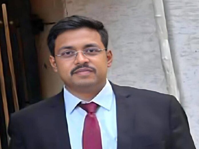 Ashish Akshat's Success Story: A Journey of Perseverance and Dedication