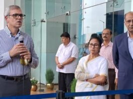 Mamata Banerjee Meets Omar Abdullah, Urges Tourist Safety in J&K and Supports Reversal of UT Status