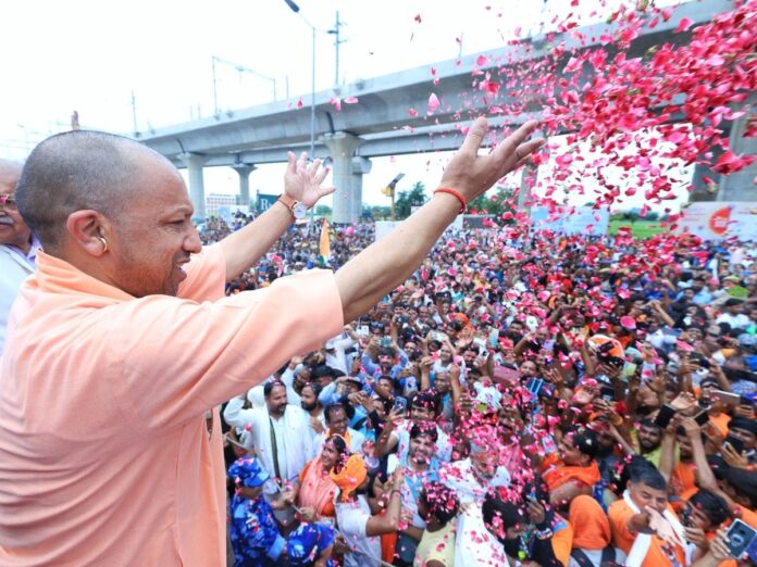 Devotees Flock to Shiv Temples on Third Monday of Sawan; CM Yogi to Visit Kashi Today