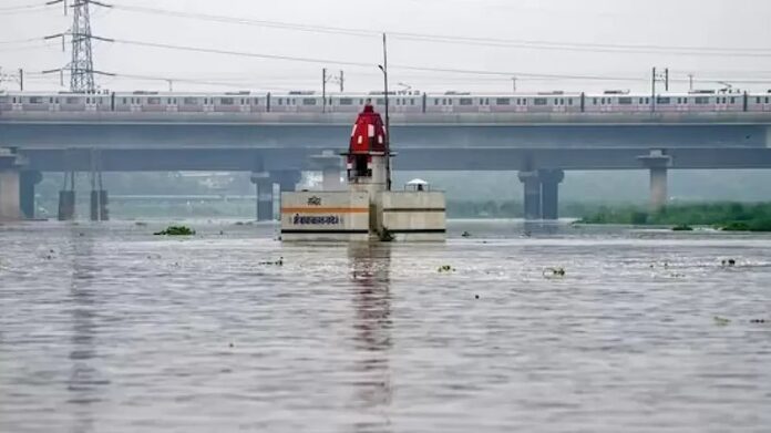 Yamuna River Near Danger Mark in Agra, Flood Threat to Several Villages