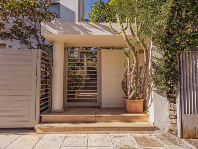 Vastu Tips for Main Entrance: Plants to Avoid and Right Choices for Positive Energy