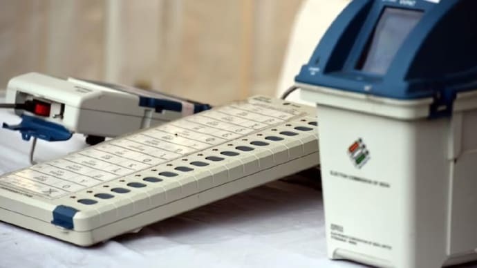 Legal Action Against Four Voters for Photographing EVMs During Bihar Elections